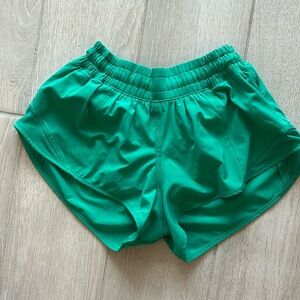 Lululemon size 0 hotty hots 2.5
